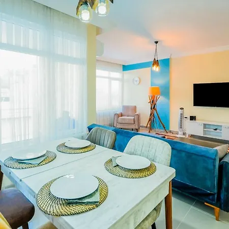 Central And Comfy Flat With Balcony In Muratpasa